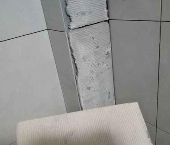 余江瓷砖空鼓维修公司分享下厨房瓷砖脱落的补救措施。